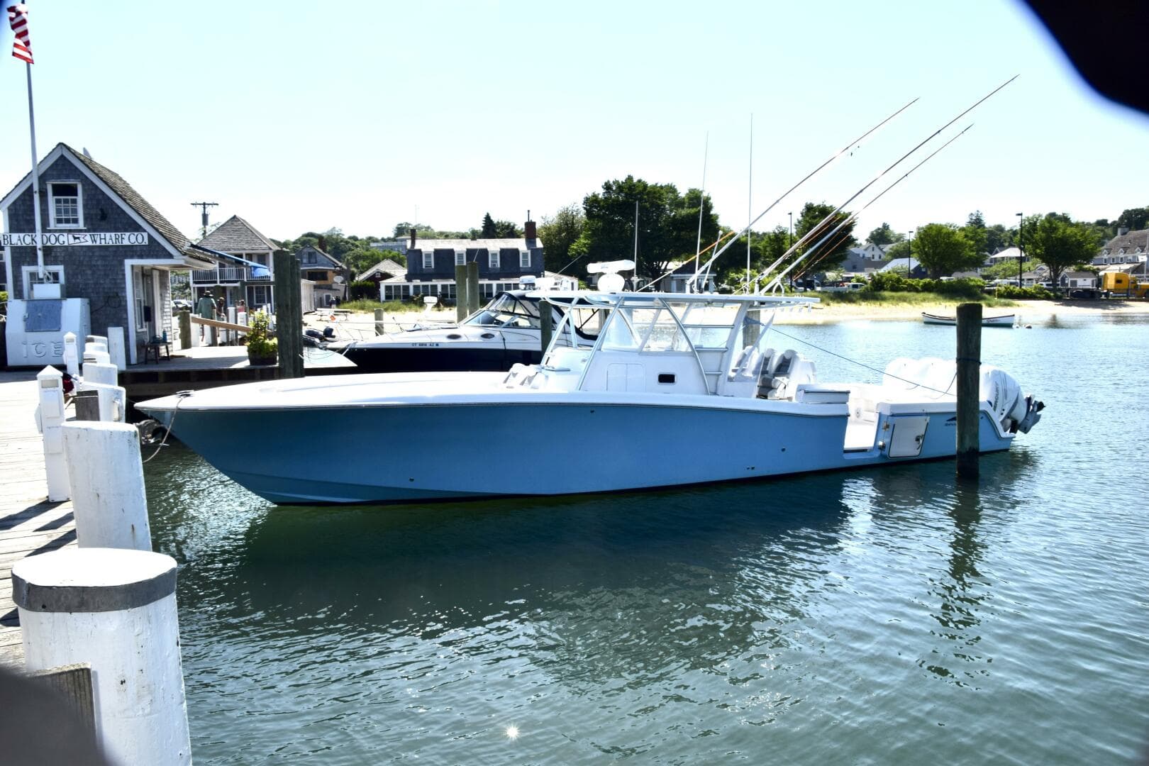 2018 Invincible 42 Center Cabin — photo 16