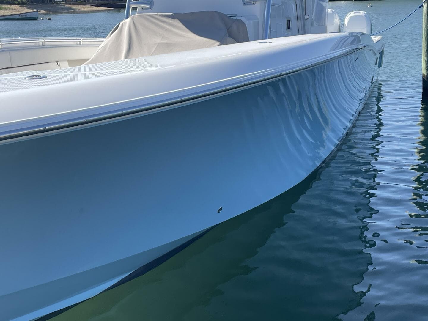 2018 Invincible 42 Center Cabin — photo 57