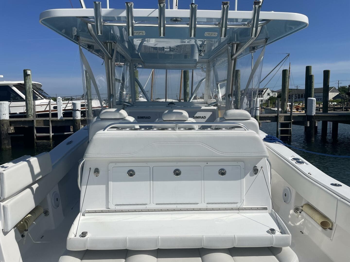 2018 Invincible 42 Center Cabin — photo 47