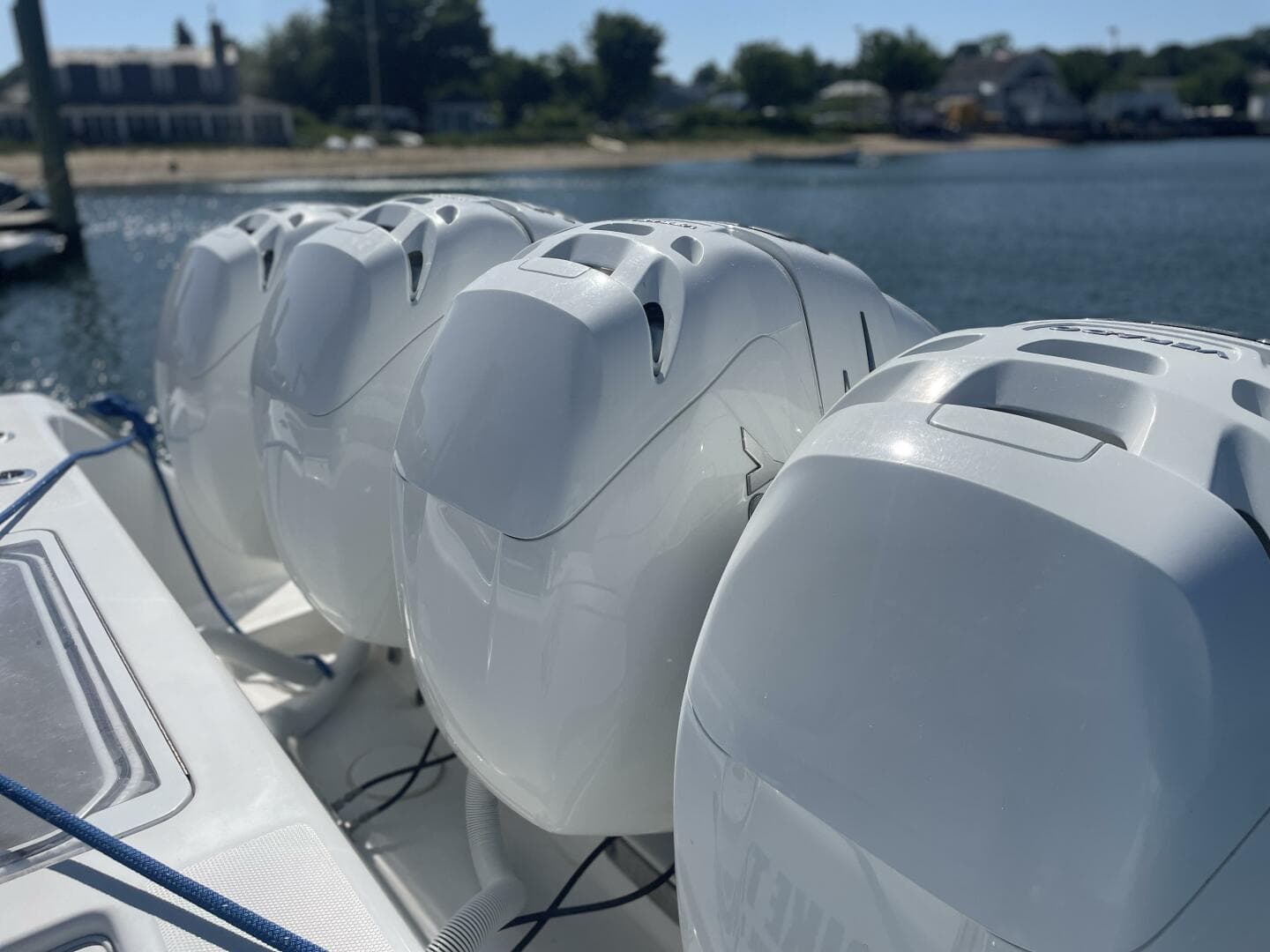 2018 Invincible 42 Center Cabin — photo 28