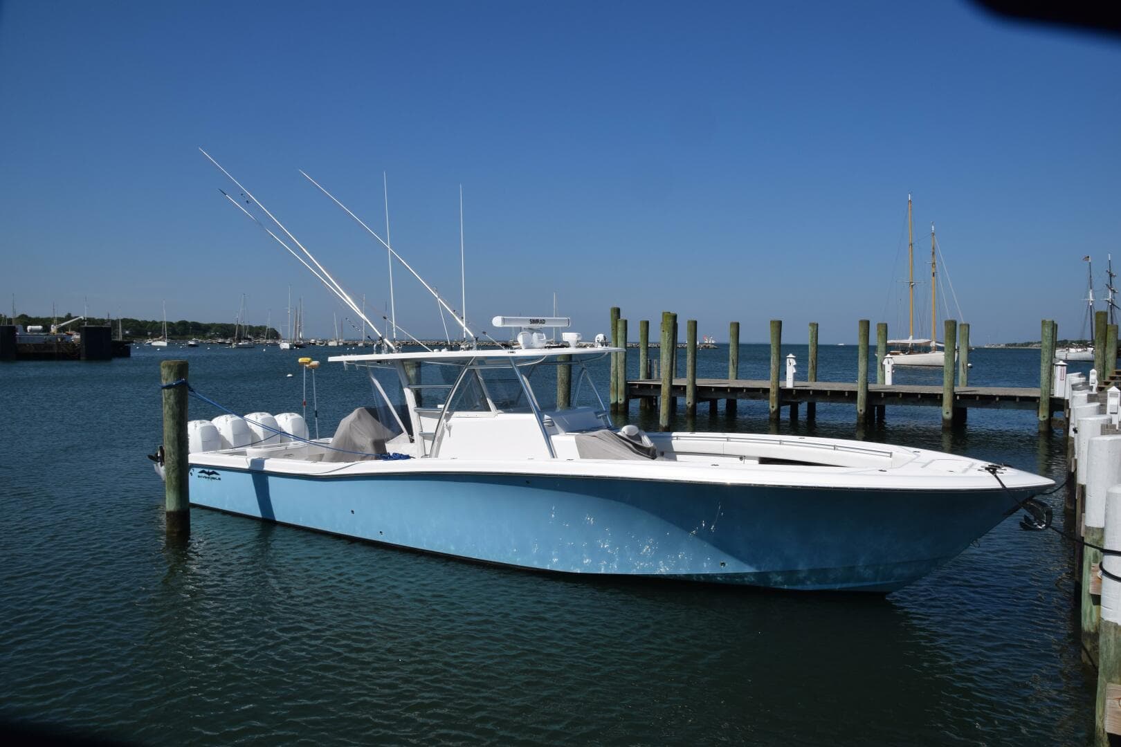 2018 Invincible 42 Center Cabin — photo 3