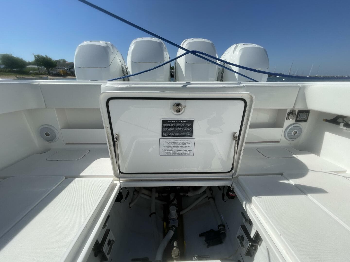 2018 Invincible 42 Center Cabin — photo 34
