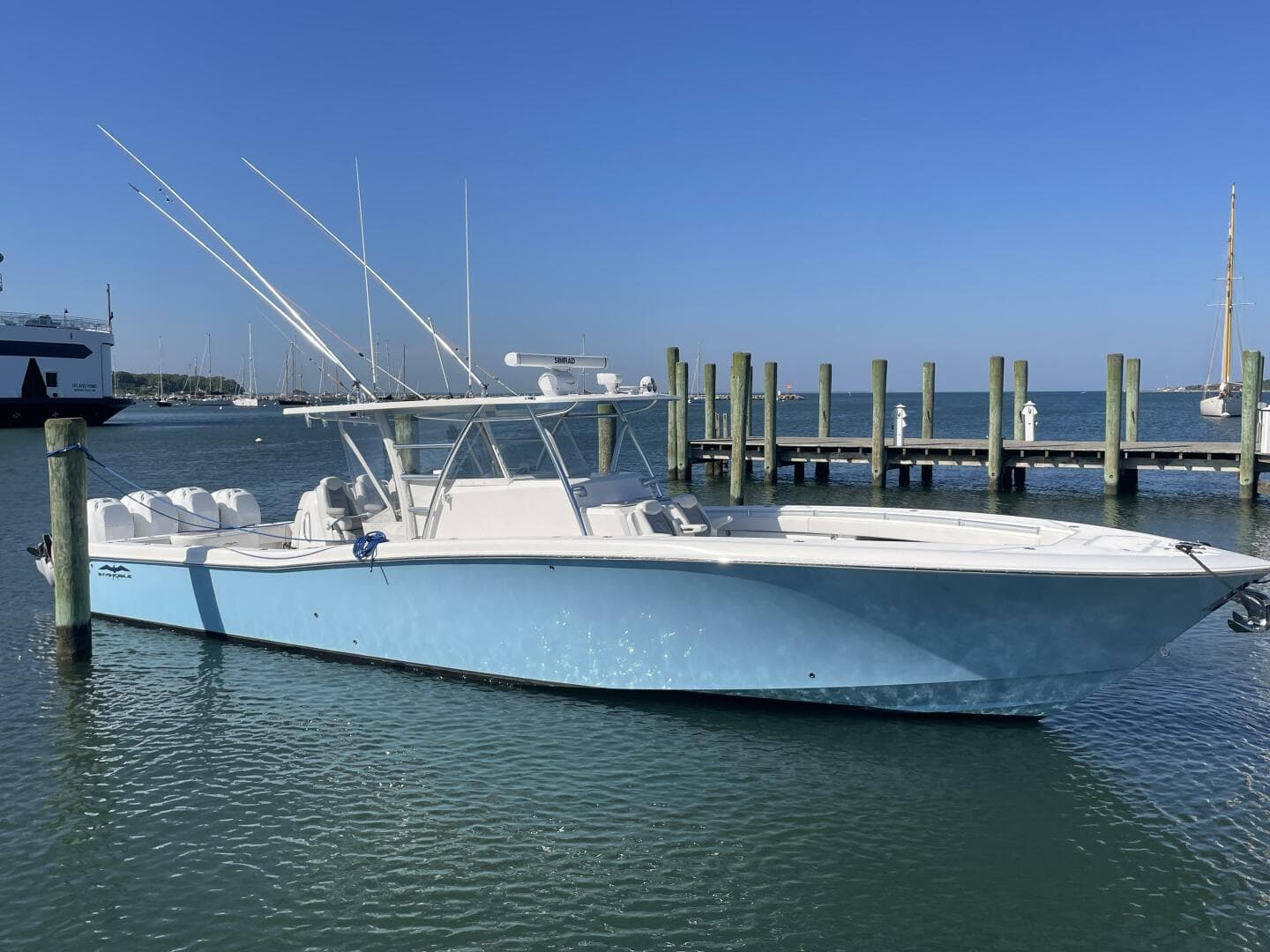 2018 Invincible 42 Center Cabin — photo 55