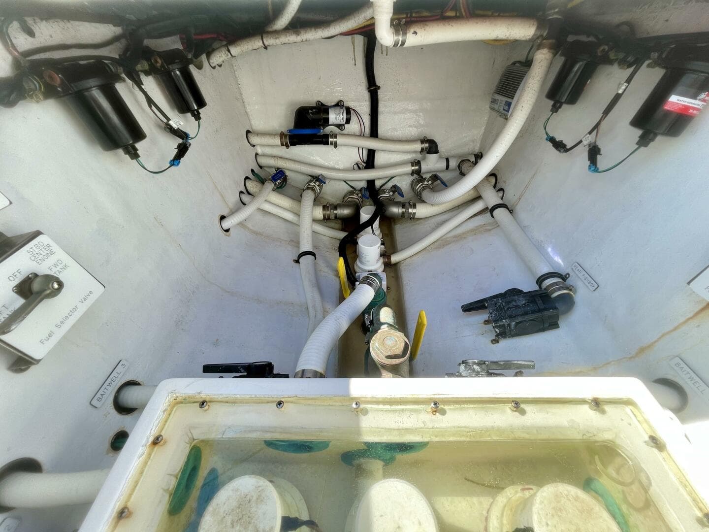 2018 Invincible 42 Center Cabin — photo 30