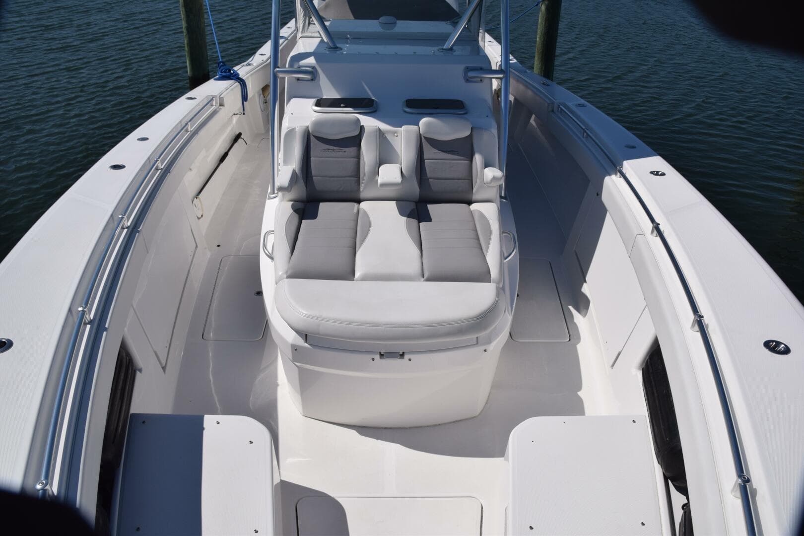 2018 Invincible 42 Center Cabin — photo 10