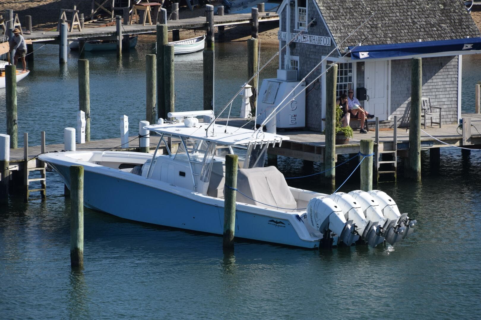 2018 Invincible 42 Center Cabin — photo 27