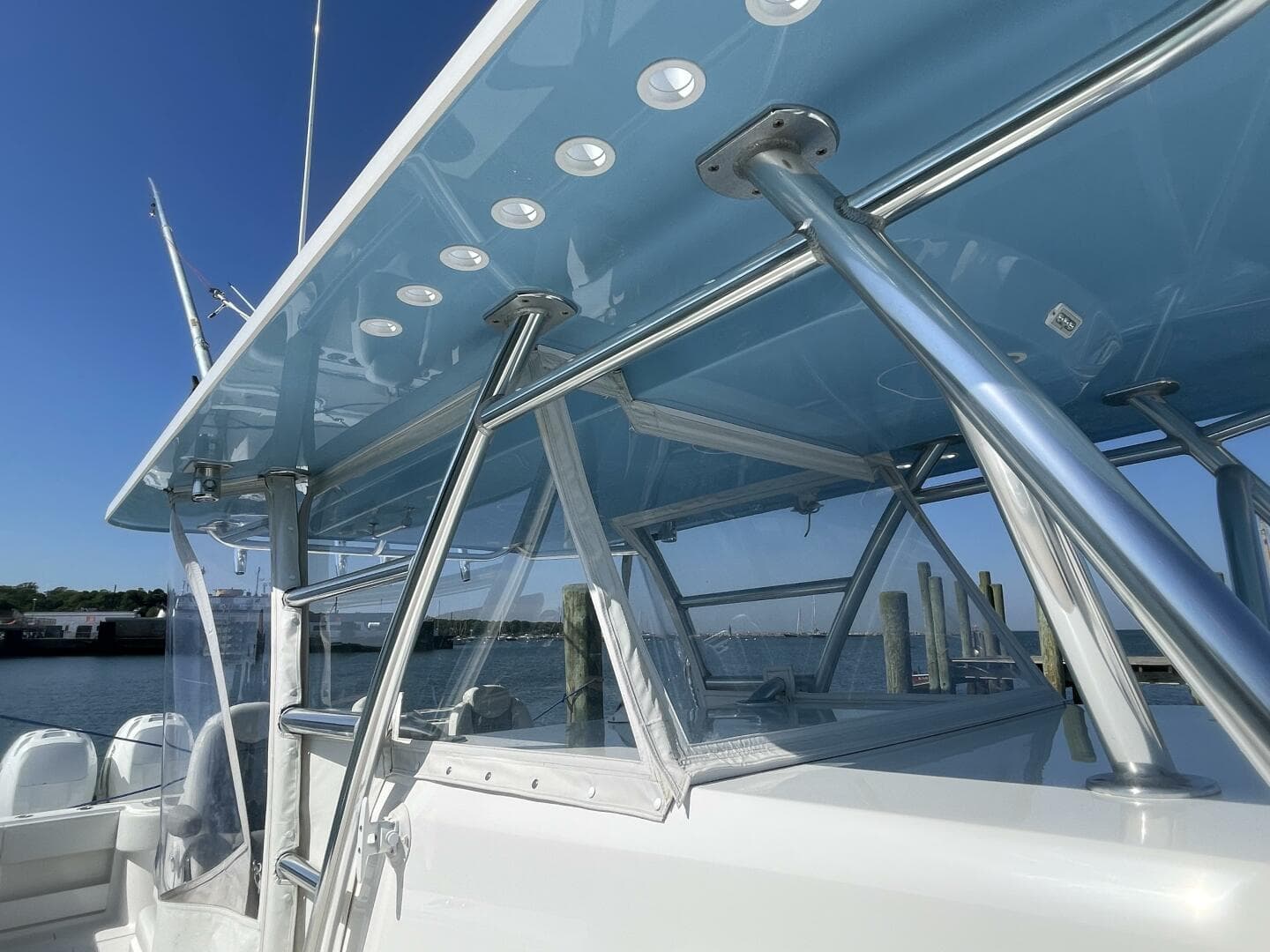 2018 Invincible 42 Center Cabin — photo 50