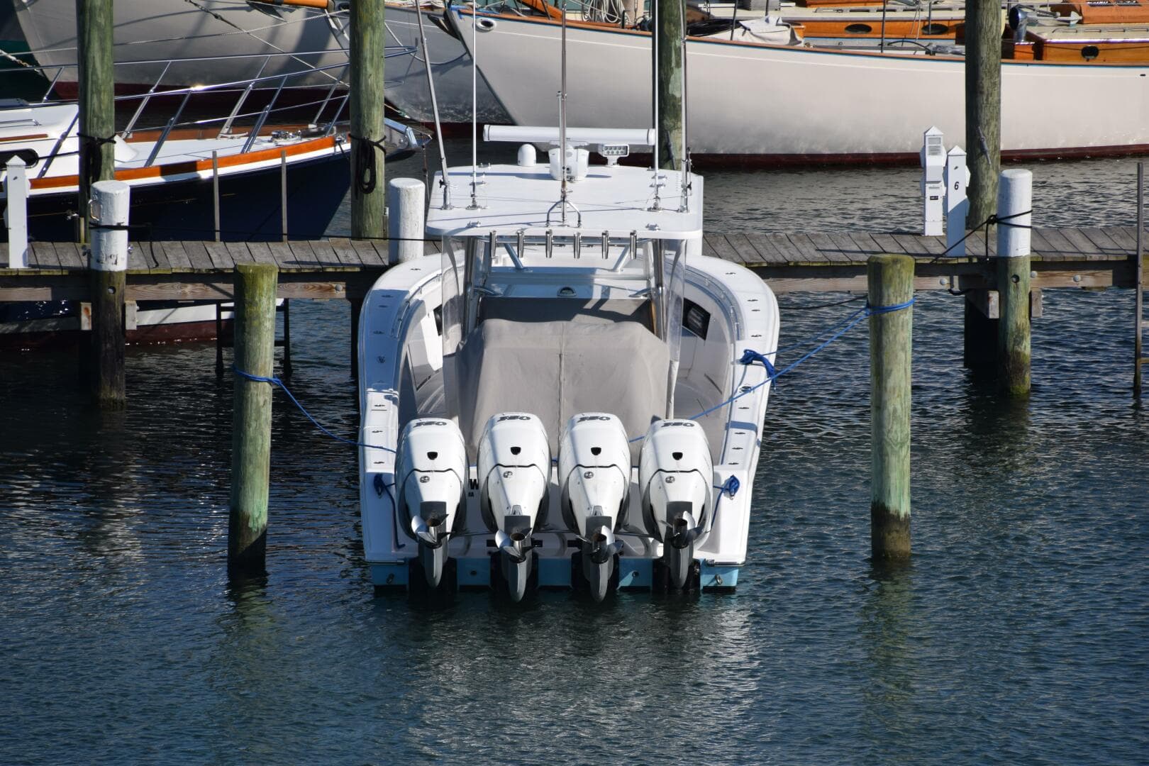 2018 Invincible 42 Center Cabin — photo 25