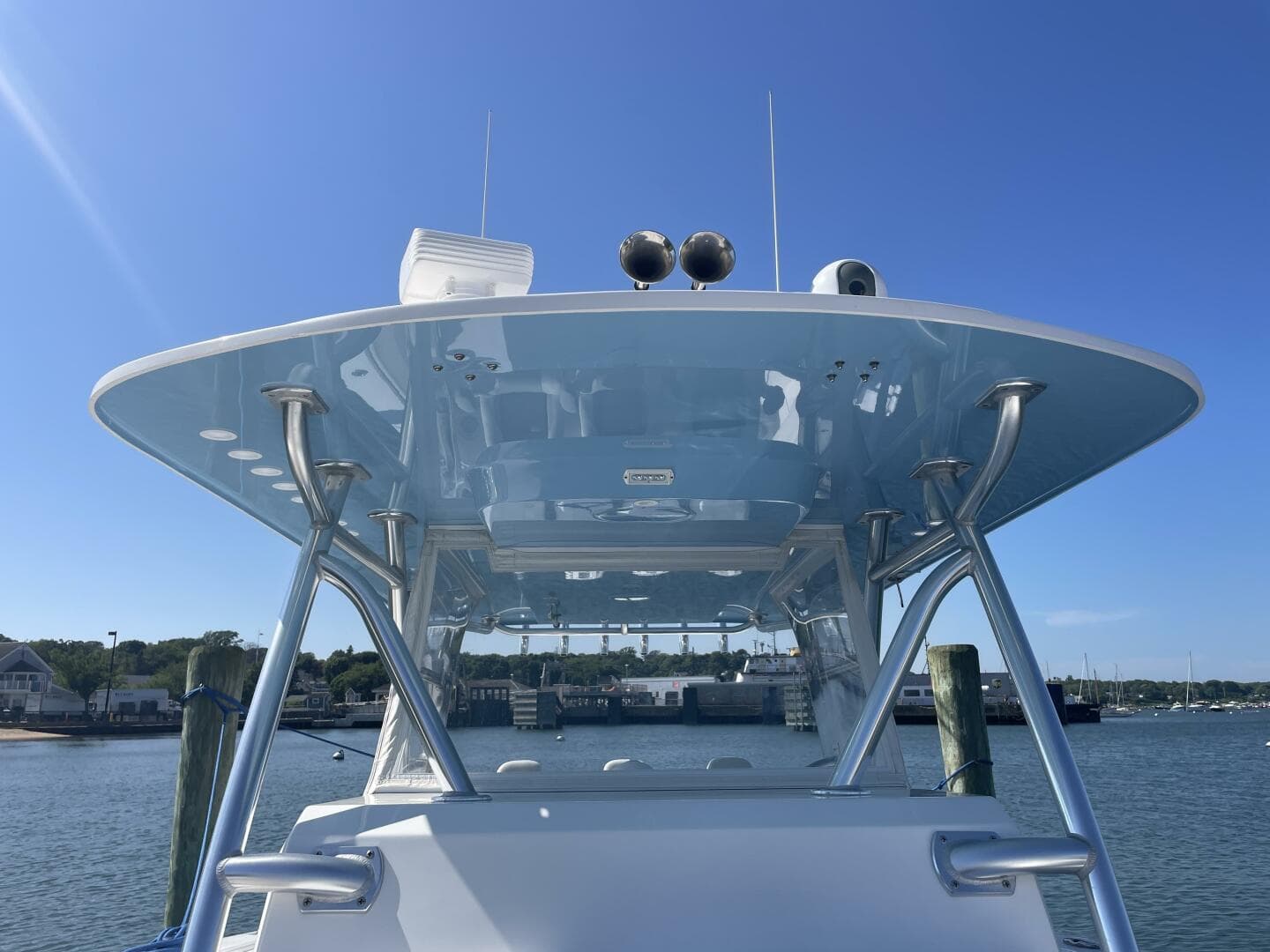 2018 Invincible 42 Center Cabin — photo 42