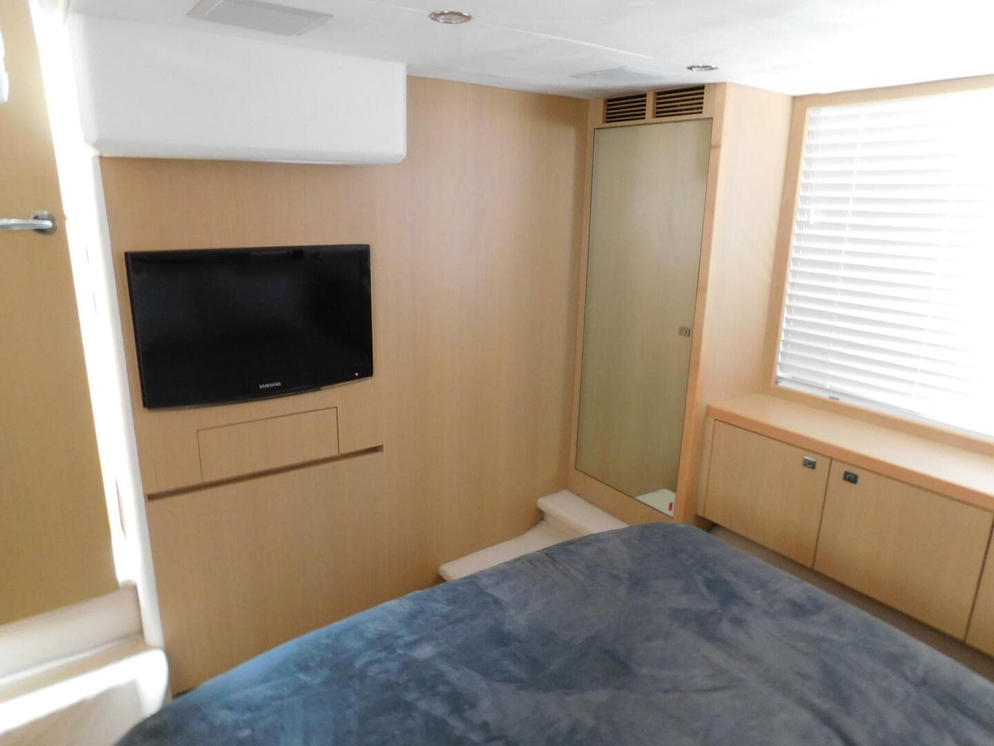 2011 Princess V52 — photo 22