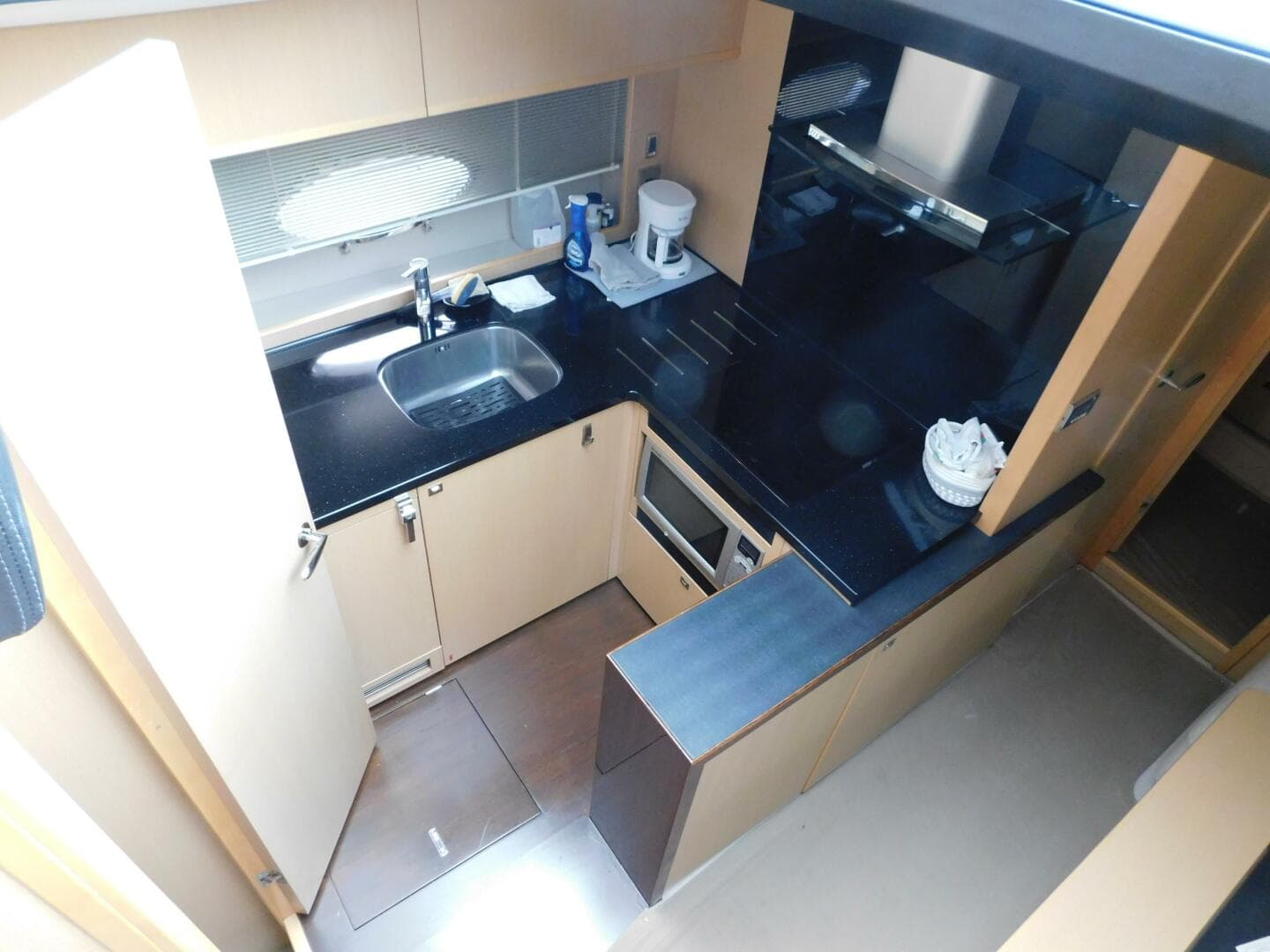 2011 Princess V52 — photo 9