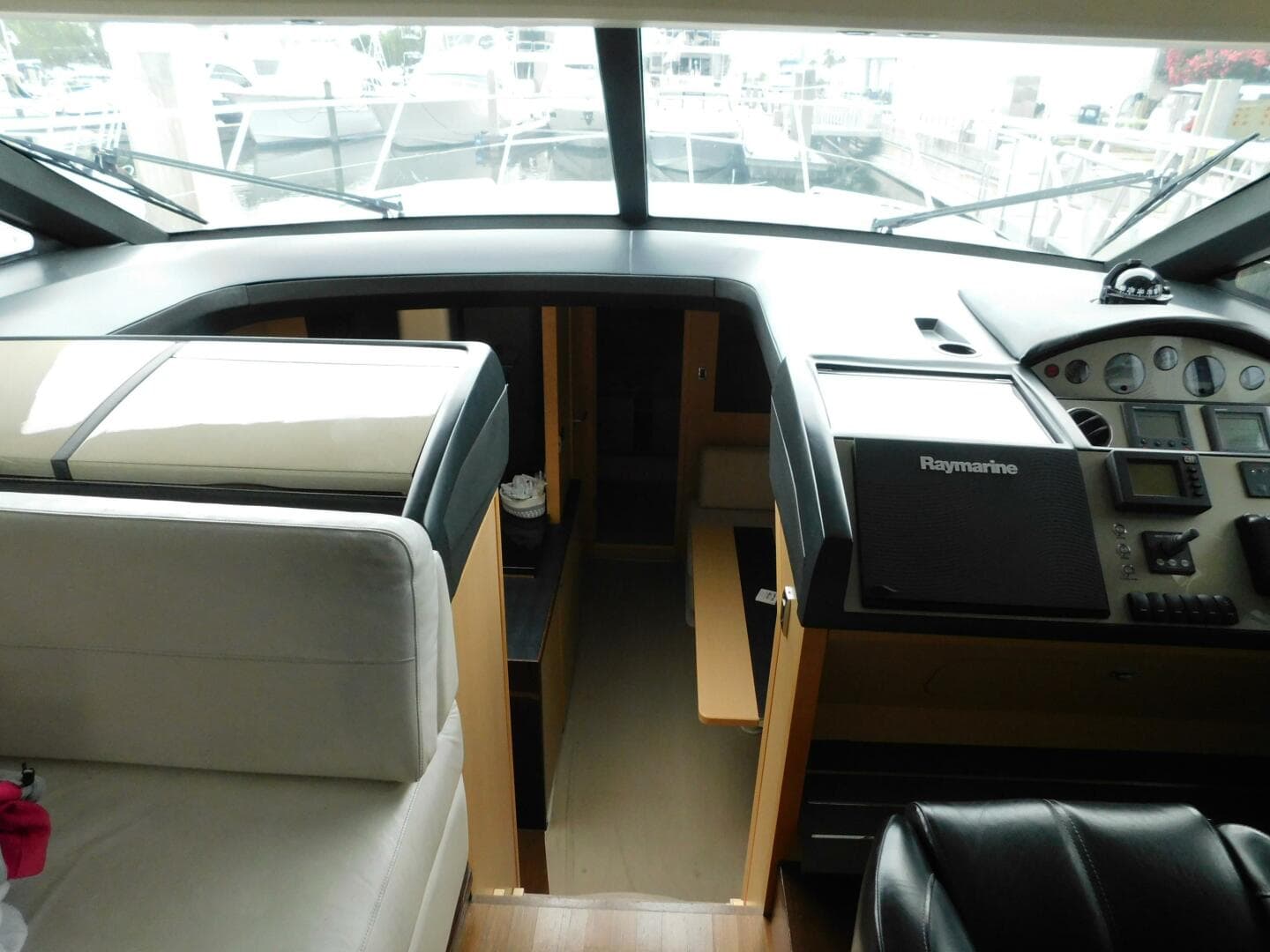 2011 Princess V52 — photo 18
