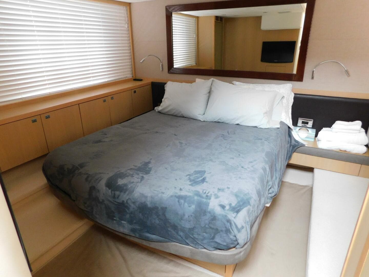 2011 Princess V52 — photo 21