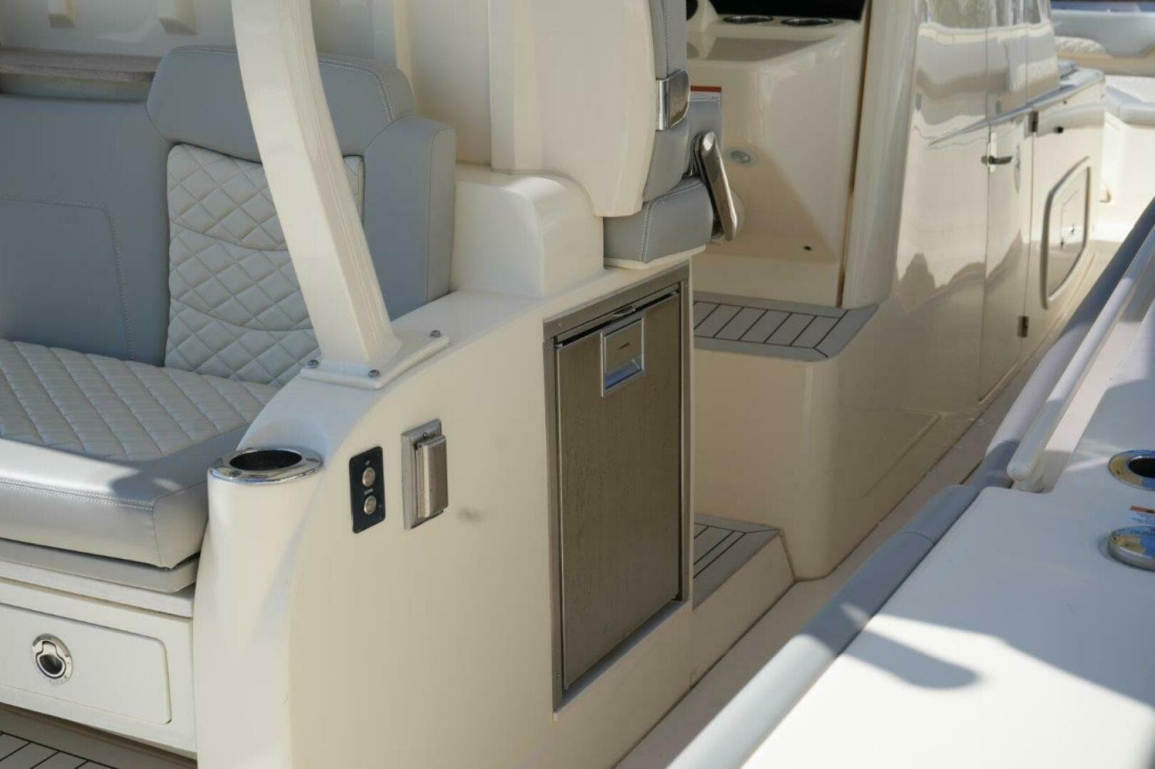 2022 Scout 380 LXF — photo 24