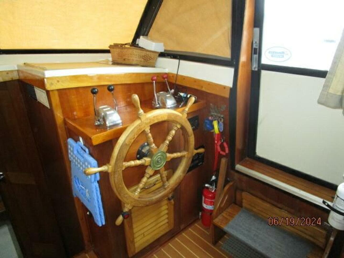 1984 Mainship 40 DC — photo 41