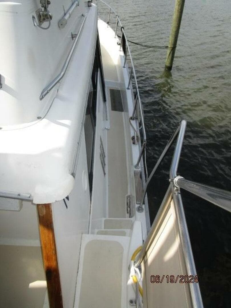 1984 Mainship 40 DC — photo 18
