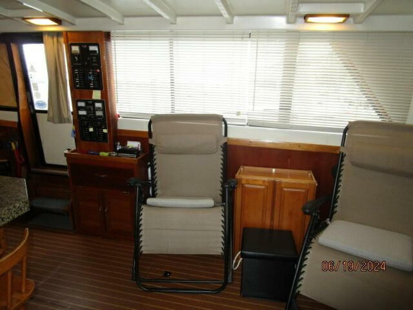 1984 Mainship 40 DC — photo 39