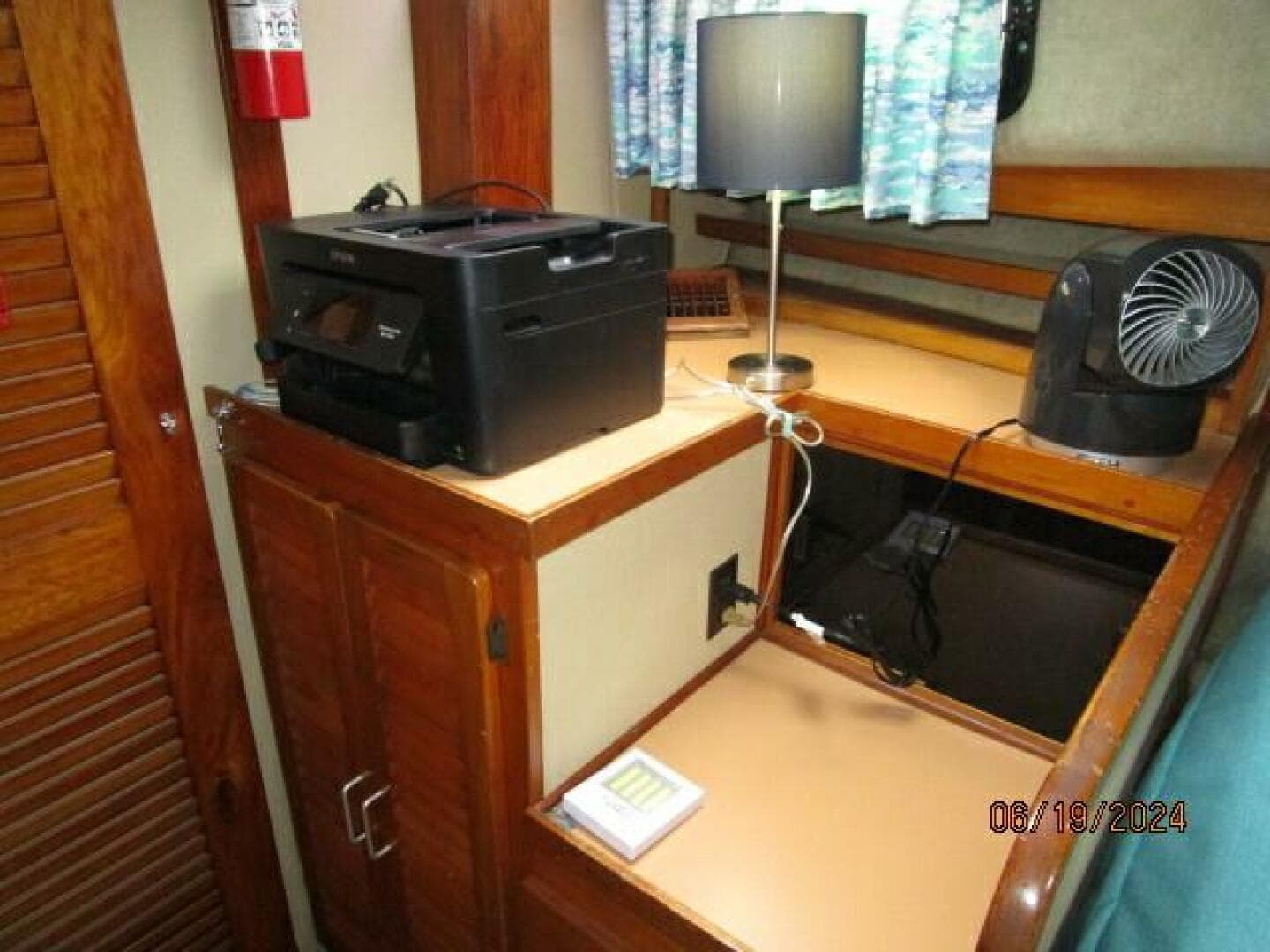 1984 Mainship 40 DC — photo 55