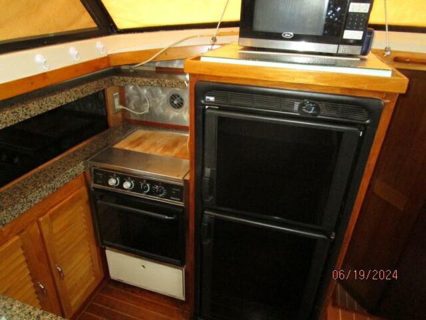 1984 Mainship 40 DC — photo 46