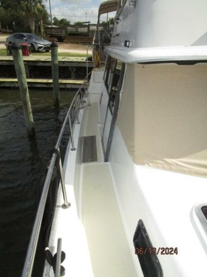 1984 Mainship 40 DC — photo 17