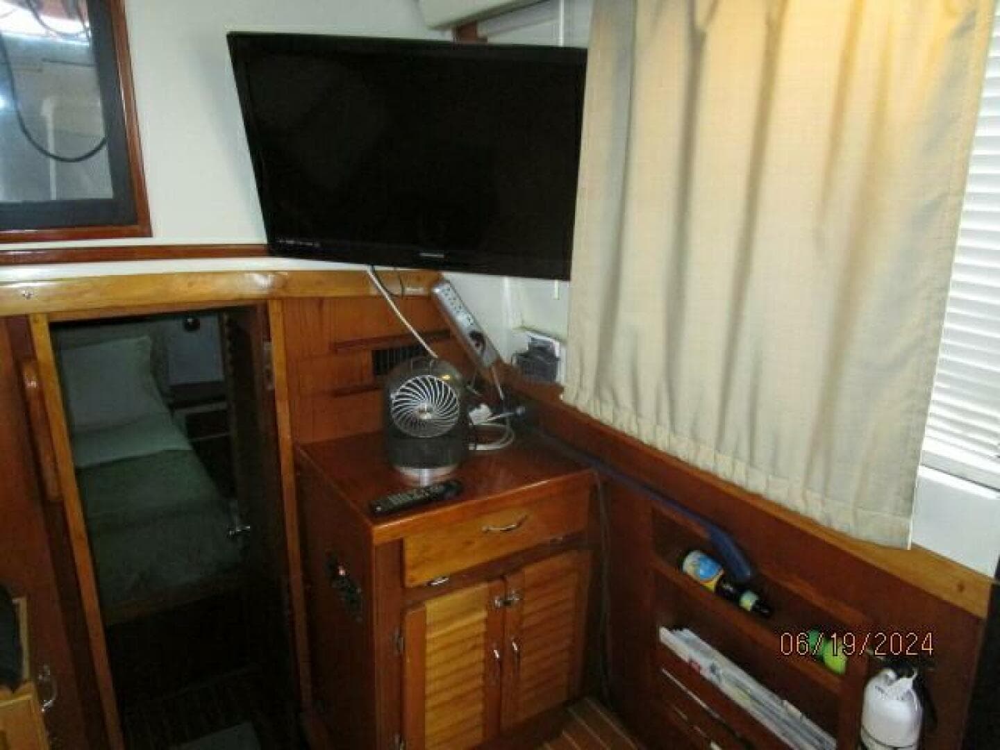 1984 Mainship 40 DC — photo 40