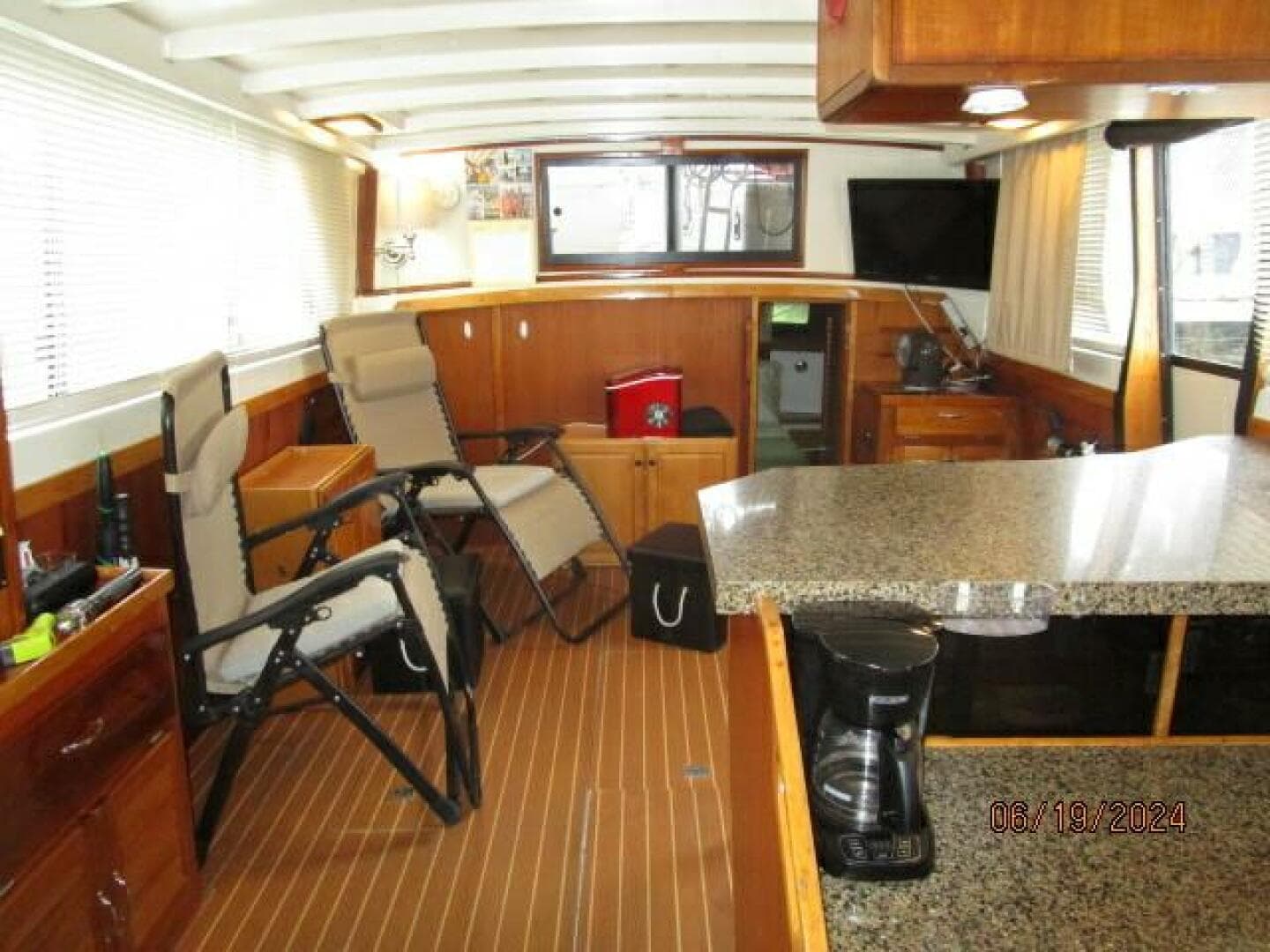 1984 Mainship 40 DC — photo 37