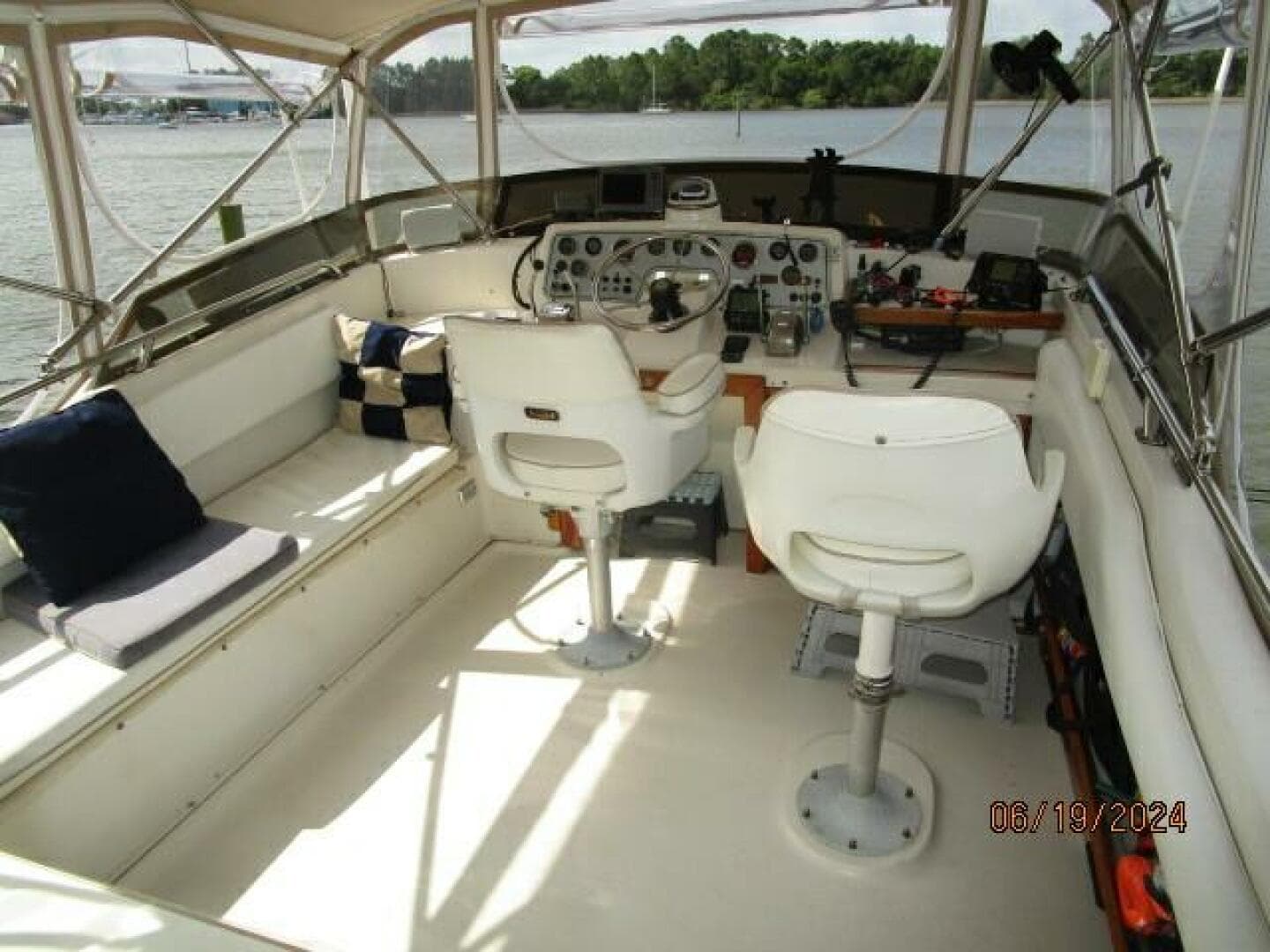 1984 Mainship 40 DC — photo 19