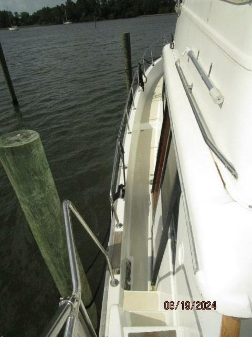 1984 Mainship 40 DC — photo 16