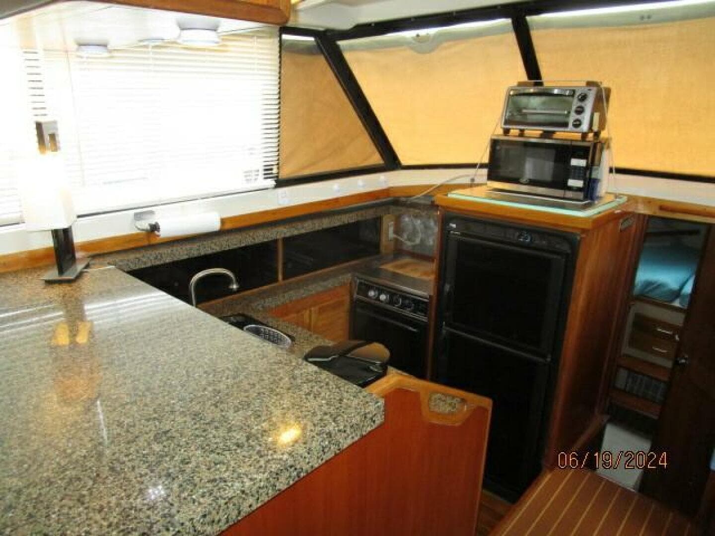 1984 Mainship 40 DC — photo 43