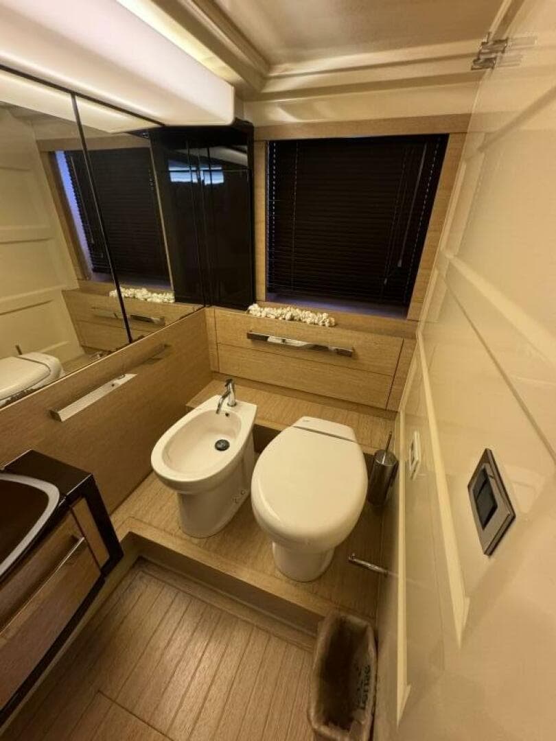 2013 Azimut 64 Flybridge — photo 24