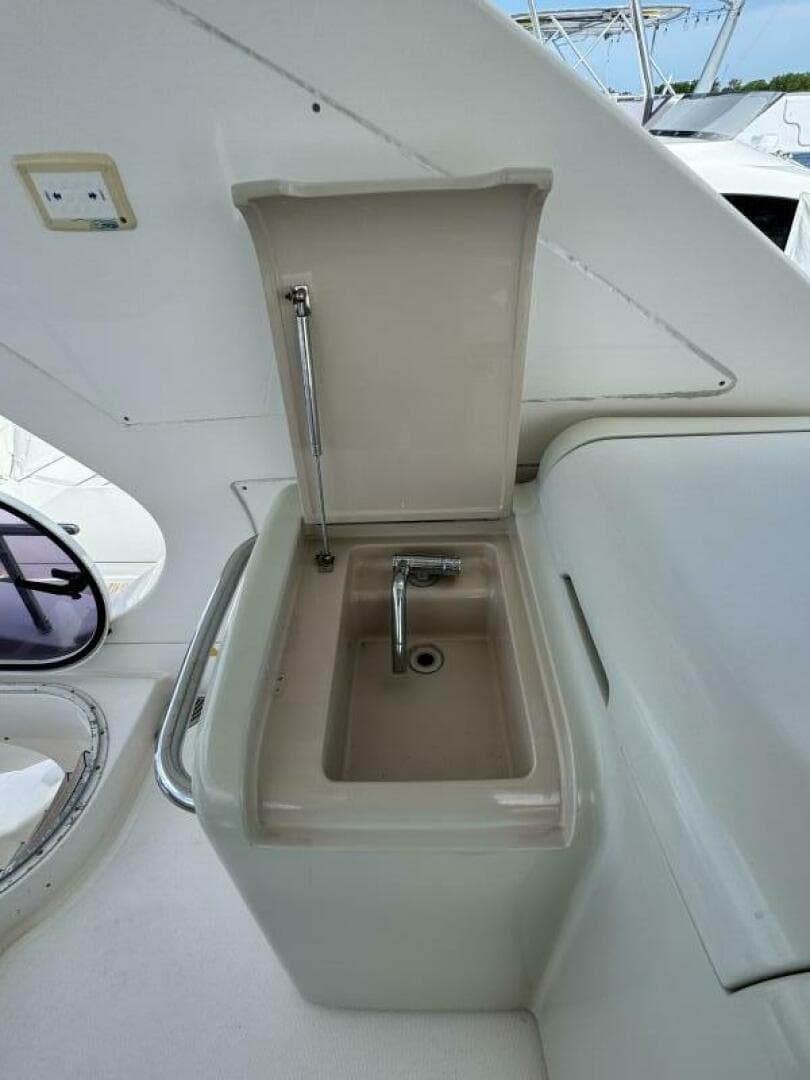 2013 Azimut 64 Flybridge — photo 29