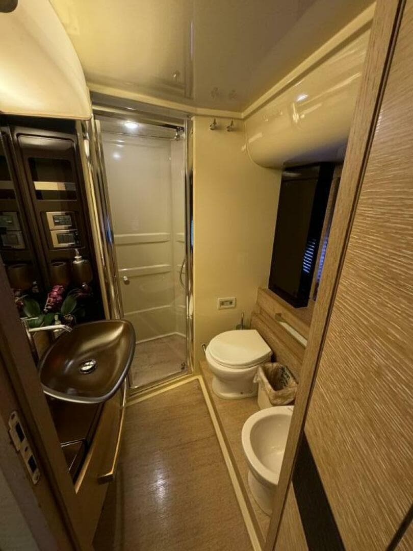 2013 Azimut 64 Flybridge — photo 19