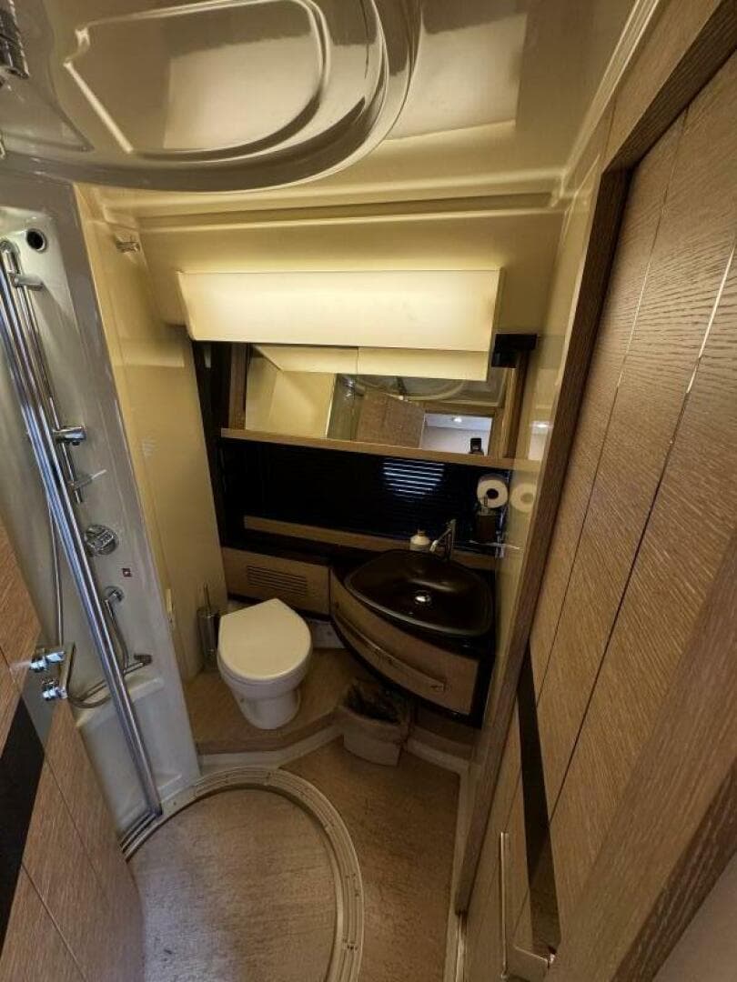 2013 Azimut 64 Flybridge — photo 21