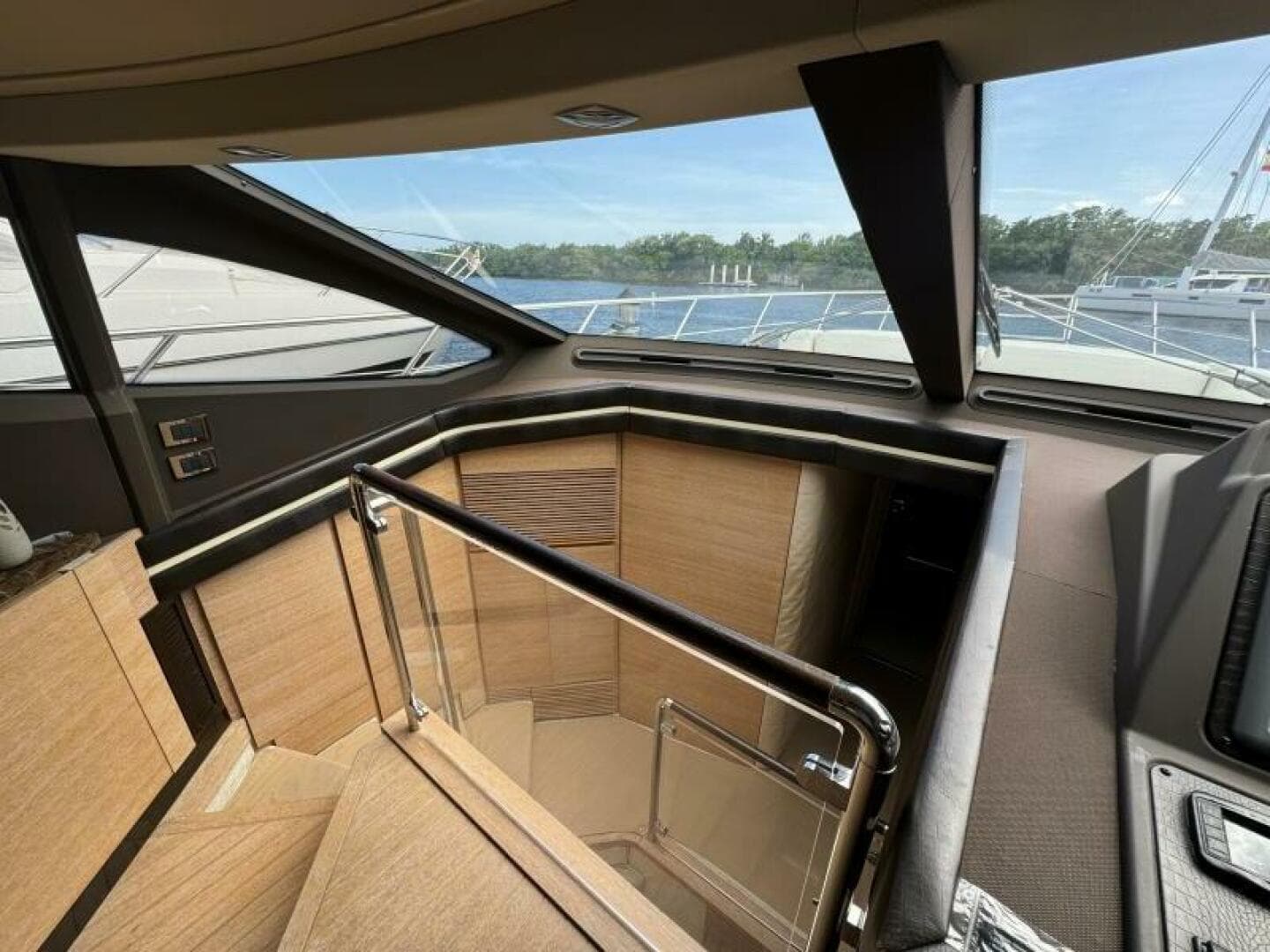 2013 Azimut 64 Flybridge — photo 13