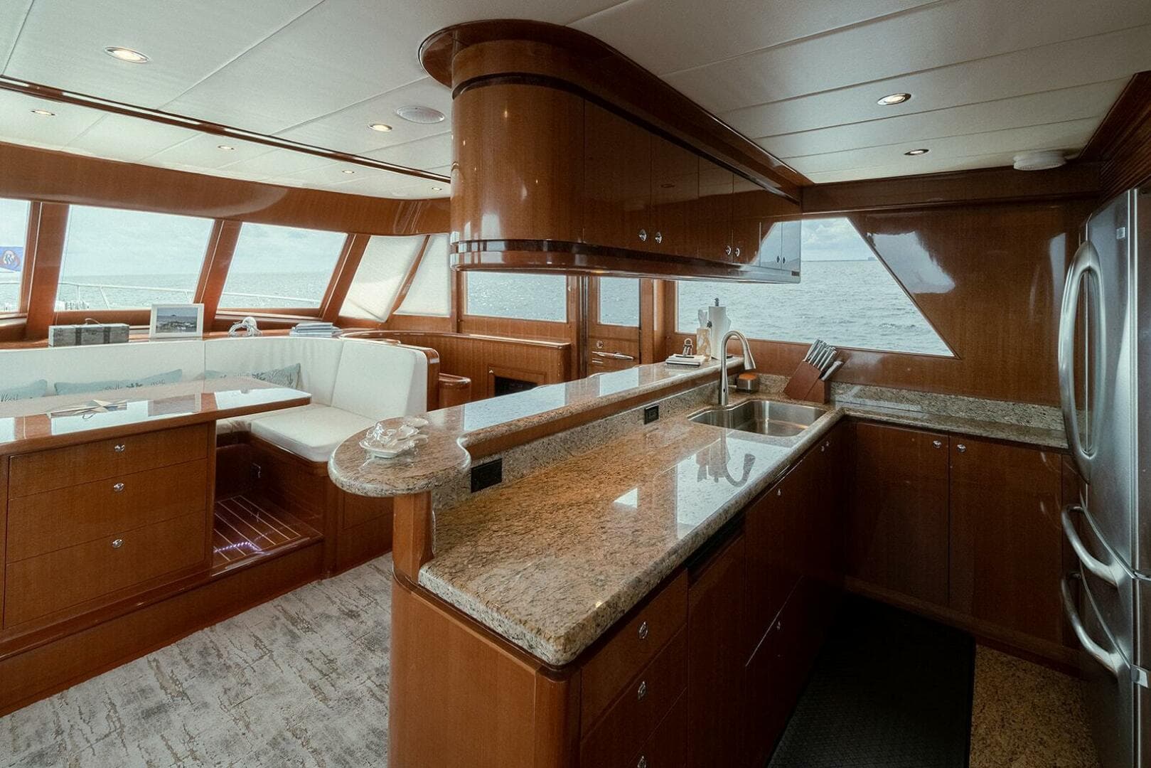 2013 Hampton Motor Yacht — photo 10