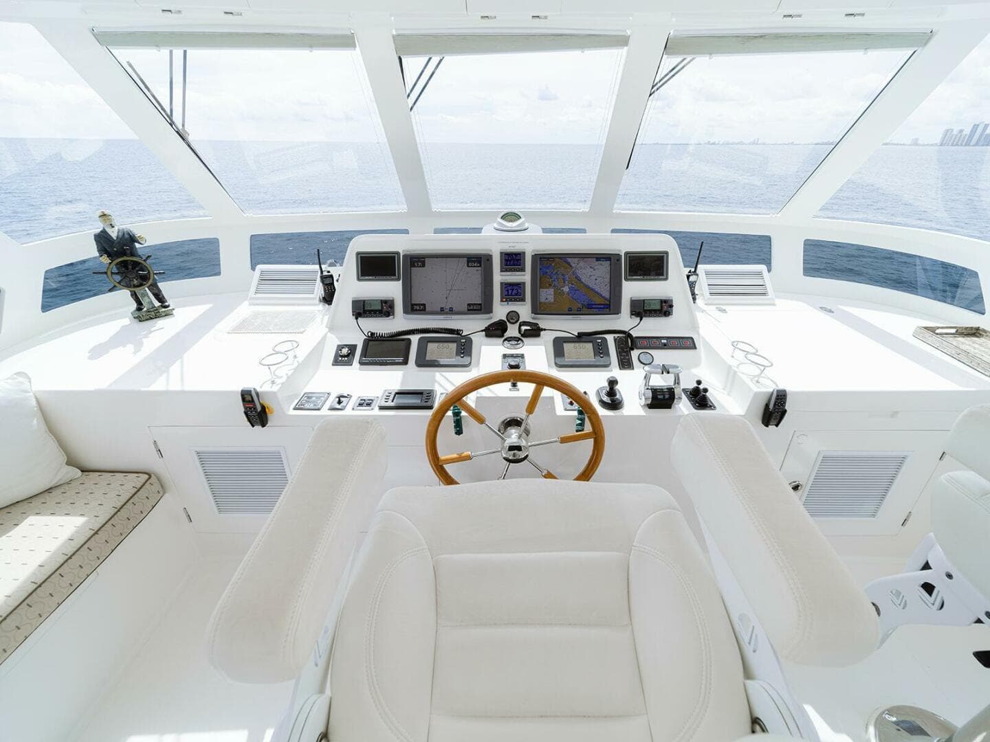 2013 Hampton Motor Yacht — photo 57