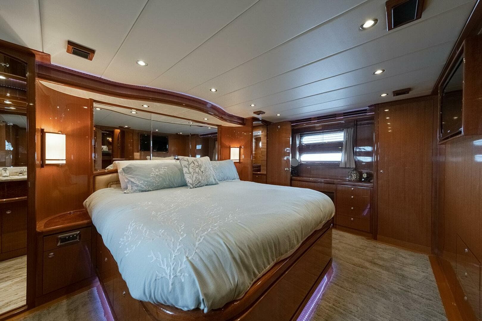 2013 Hampton Motor Yacht — photo 19