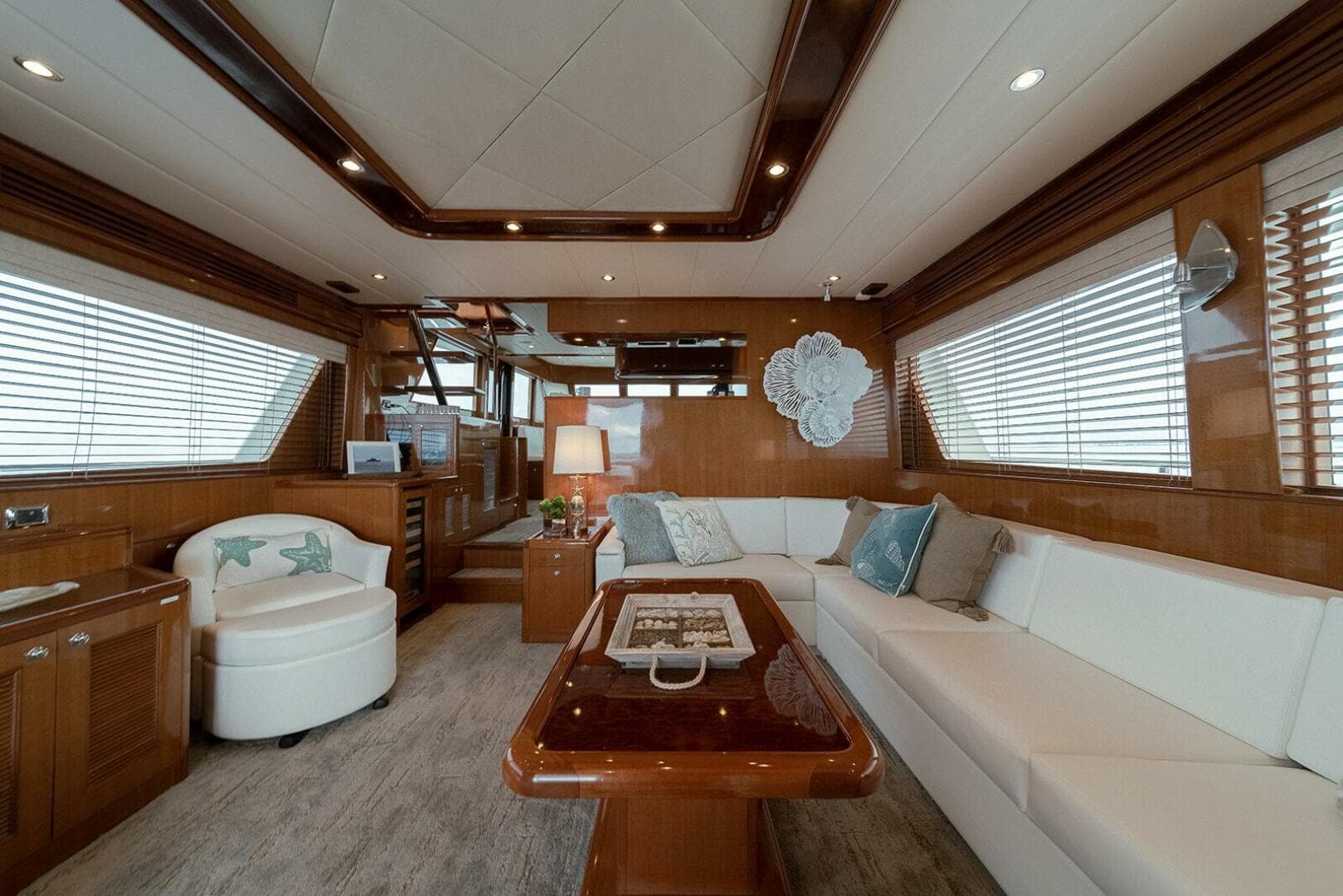2013 Hampton Motor Yacht — photo 4
