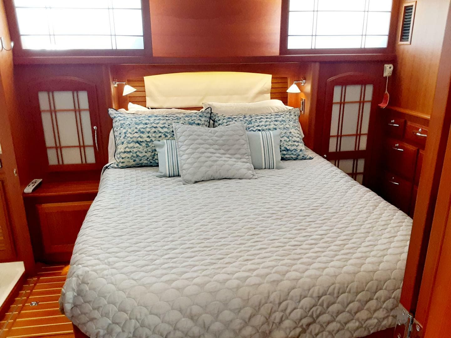 2016 Sabre 48 Salon Express — photo 23