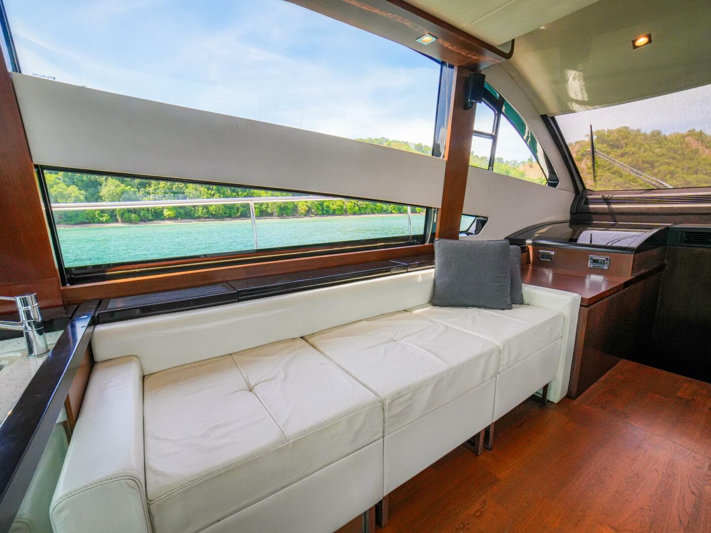 2014 Fairline 50 — photo 30
