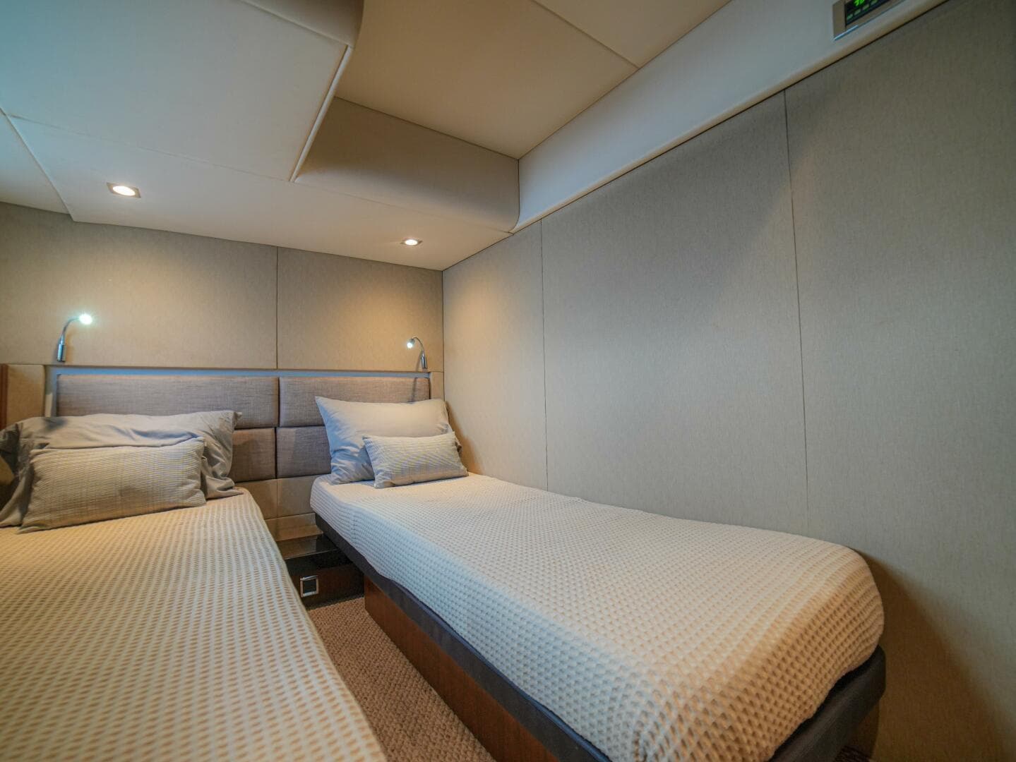 2014 Fairline 50 — photo 46