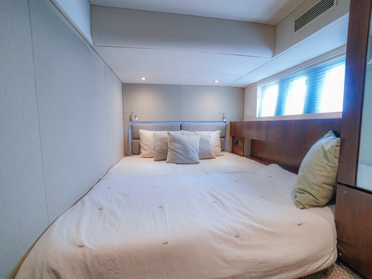 2014 Fairline 50 — photo 42