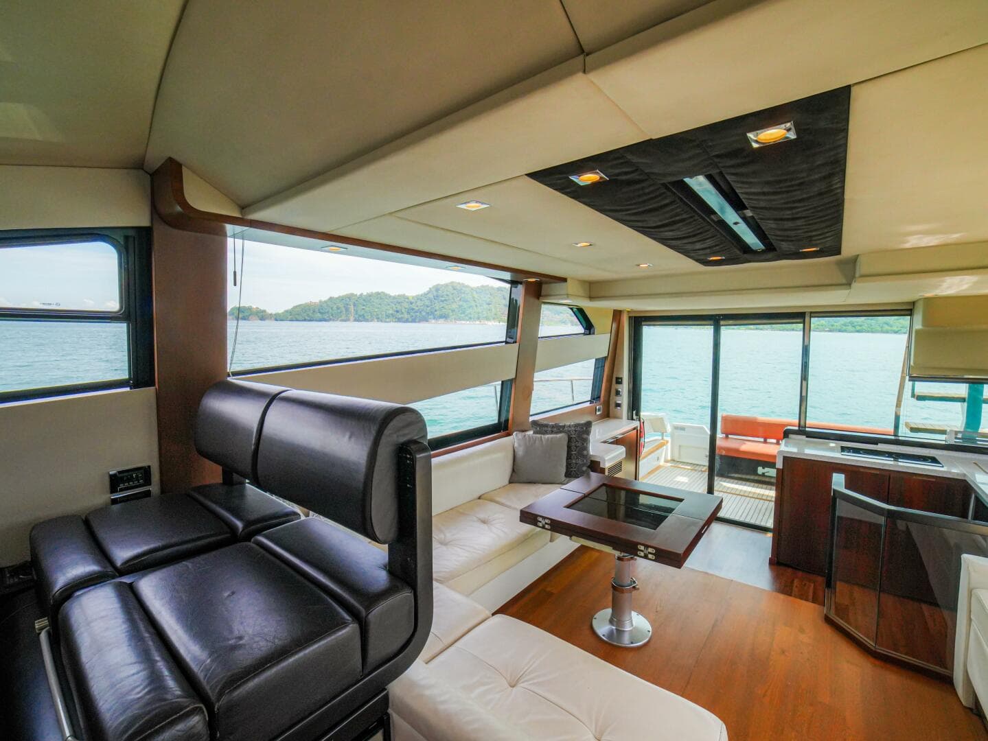 2014 Fairline 50 — photo 22
