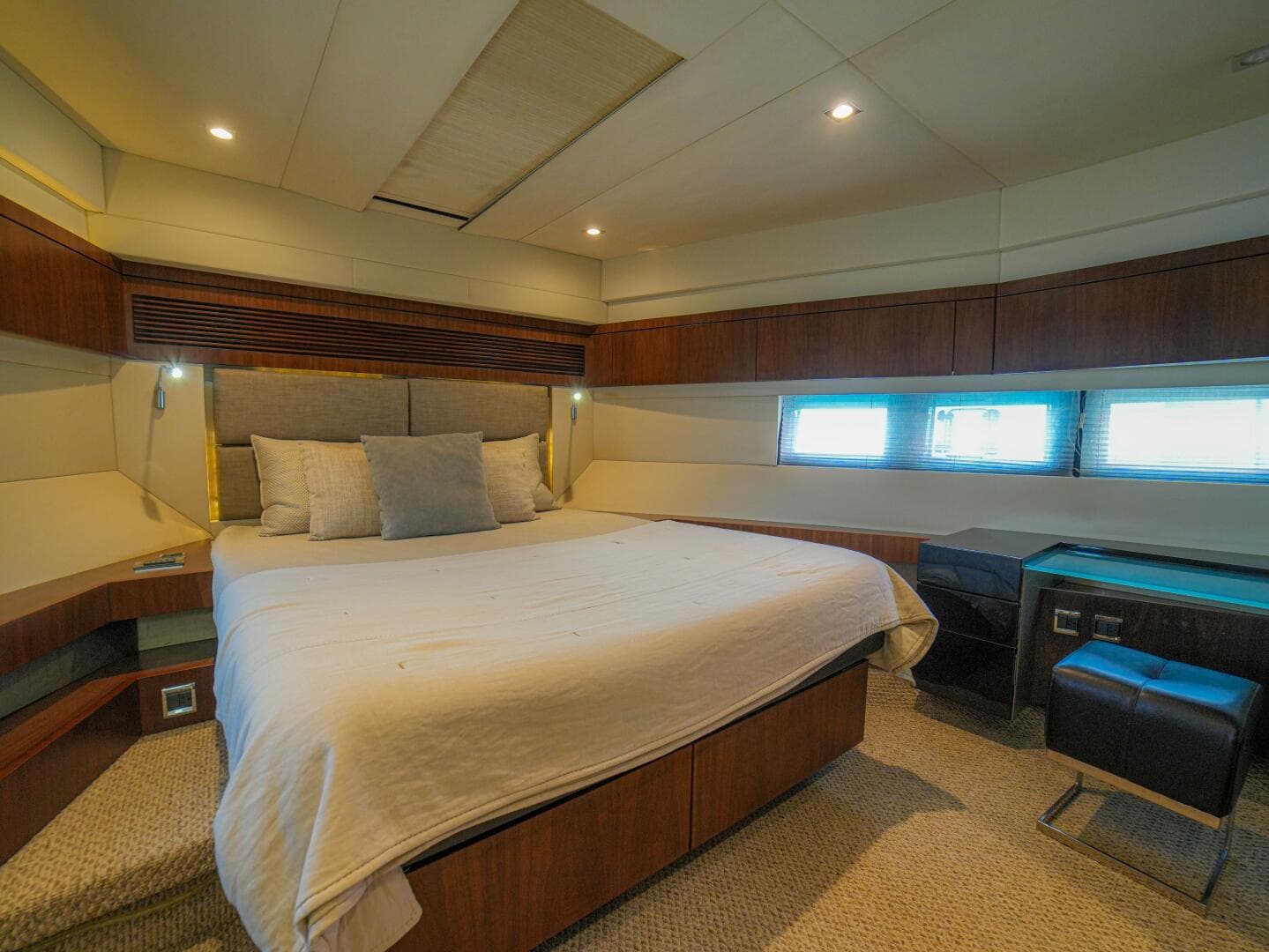 2014 Fairline 50 — photo 33