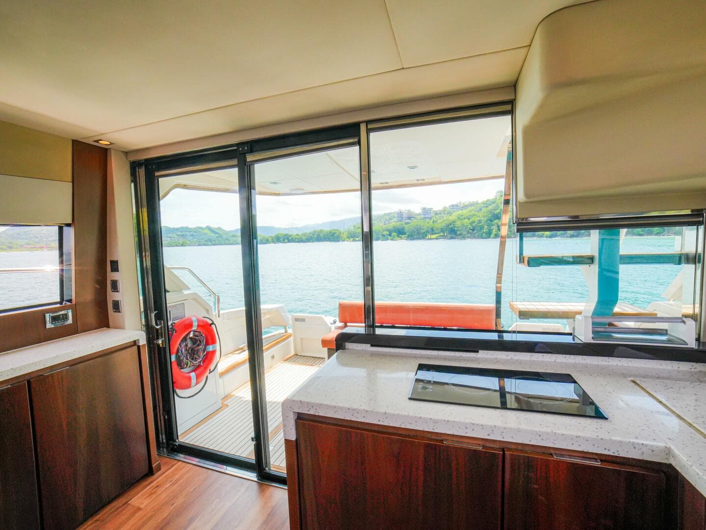 2014 Fairline 50 — photo 31