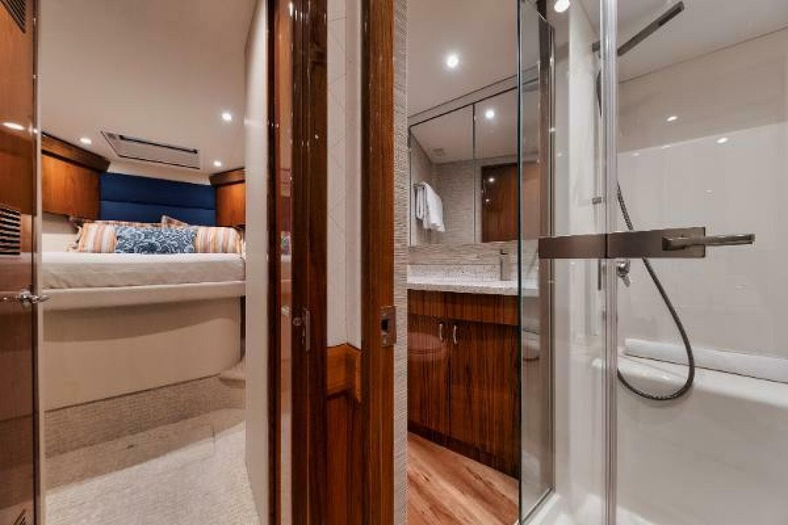 2018 Hatteras GT 54 — photo 23