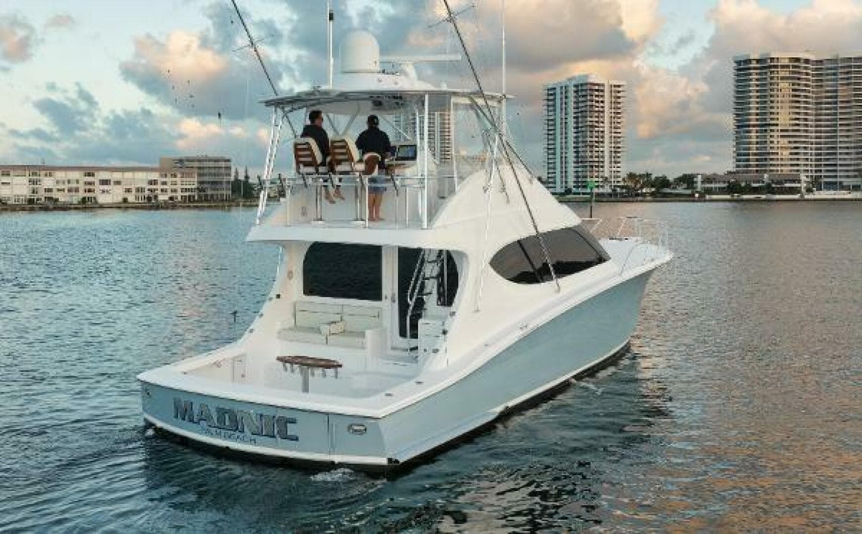 2018 Hatteras GT 54 — photo 3