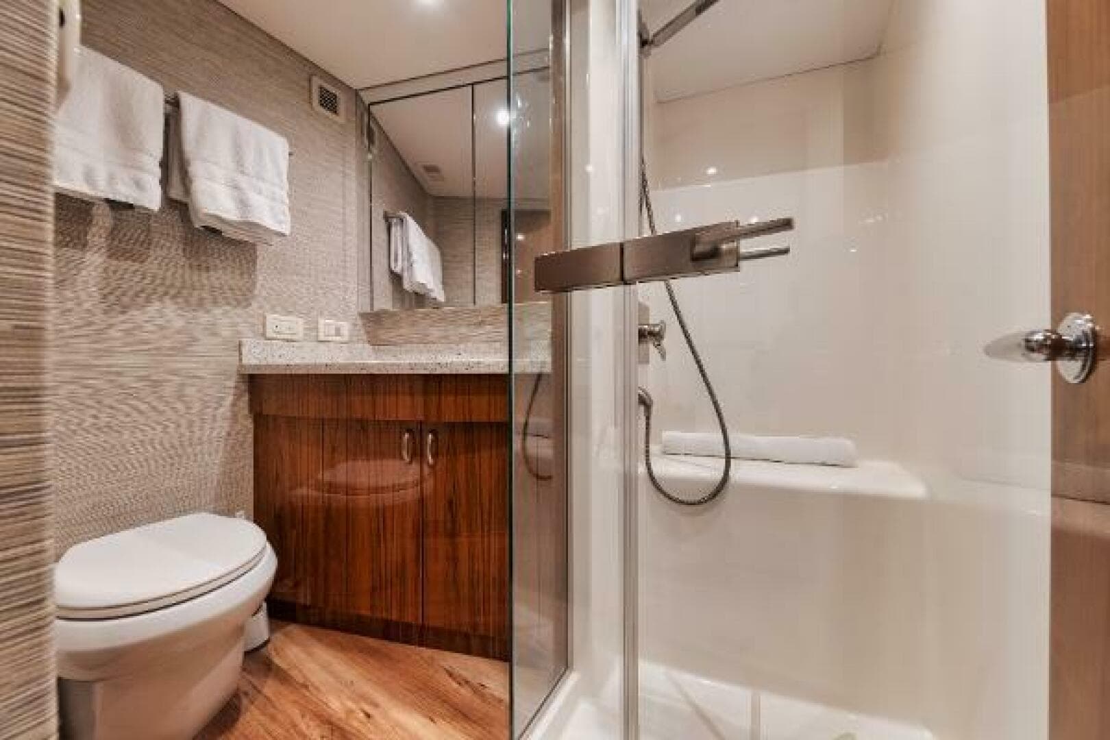 2018 Hatteras GT 54 — photo 22