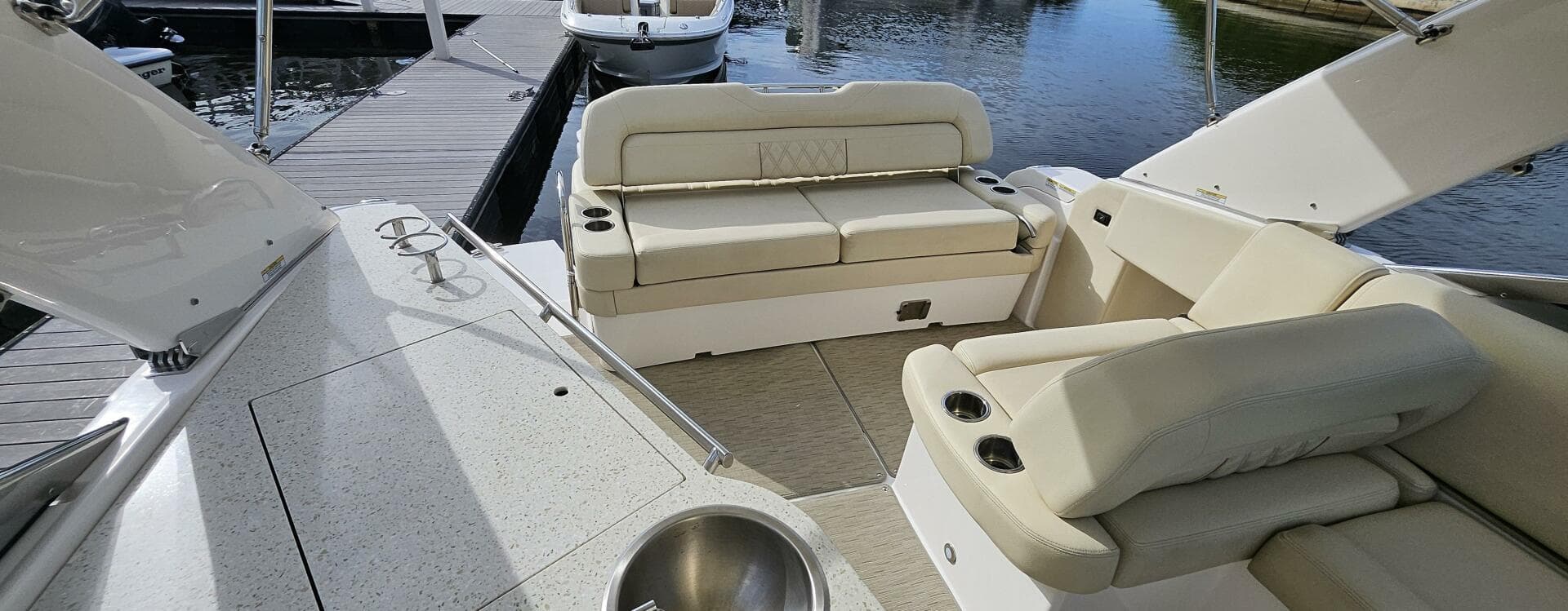 2018 Regal 33 Xo Express Cruiser Outboard — photo 30