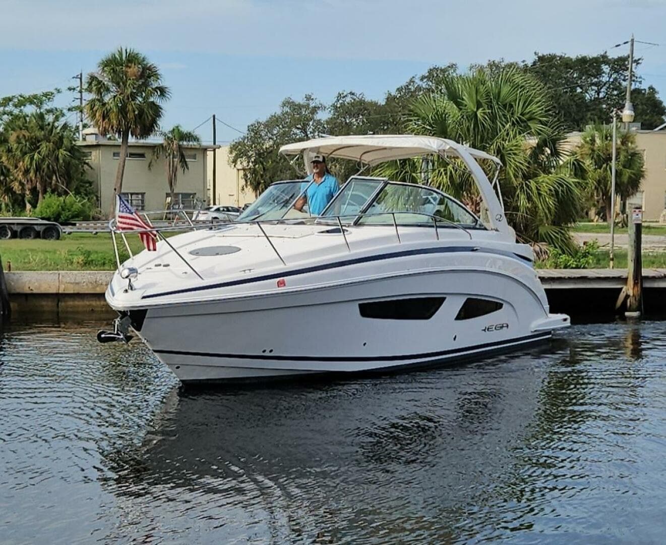 2018 Regal 33 Xo Express Cruiser Outboard — photo 7
